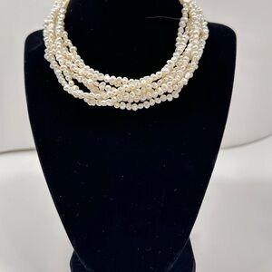 Multistrand NATURAL Freshwater
Pearl Necklace